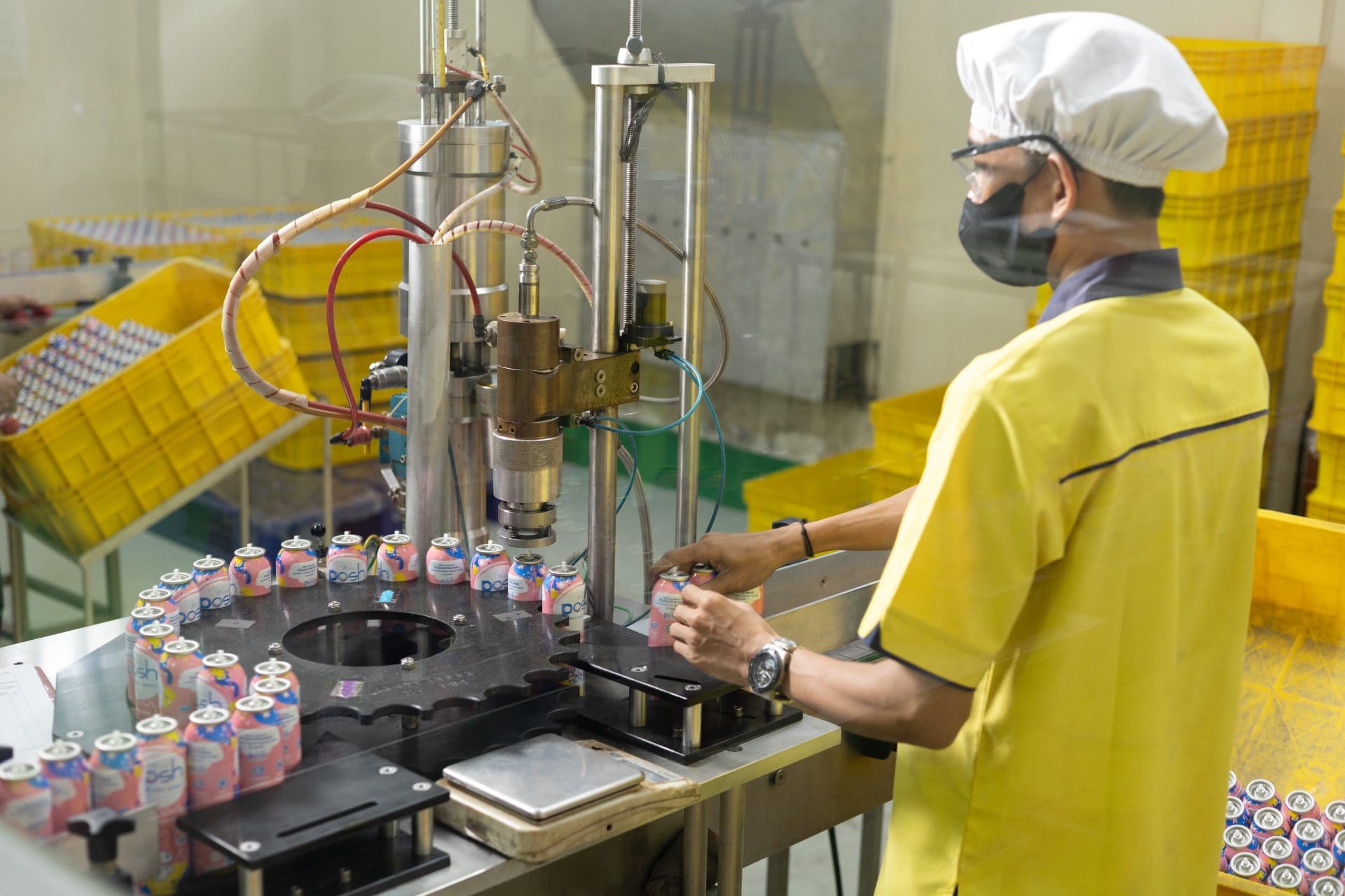 Operator mesin filling aerosol
