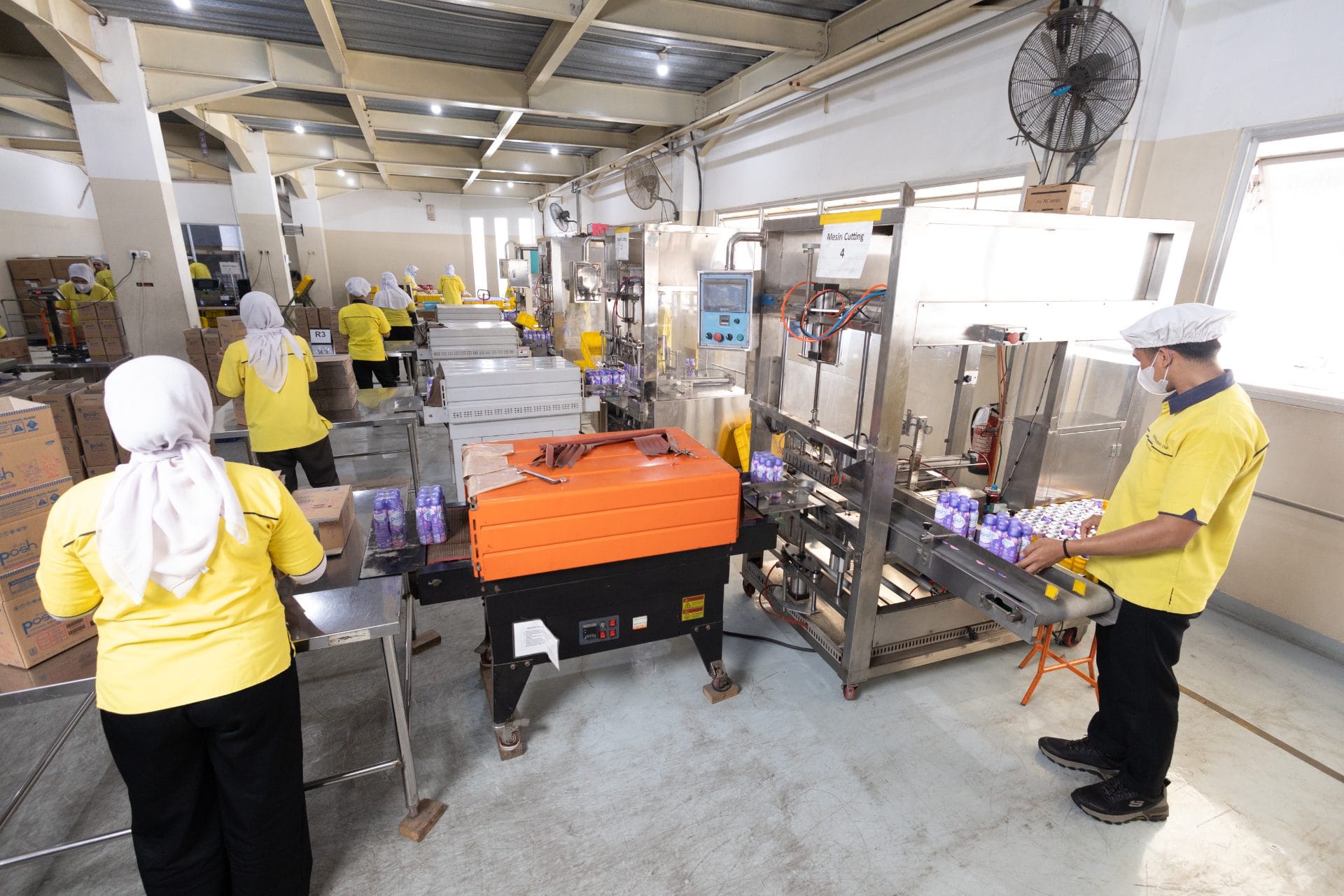 Lini cutting dan shrink packaging